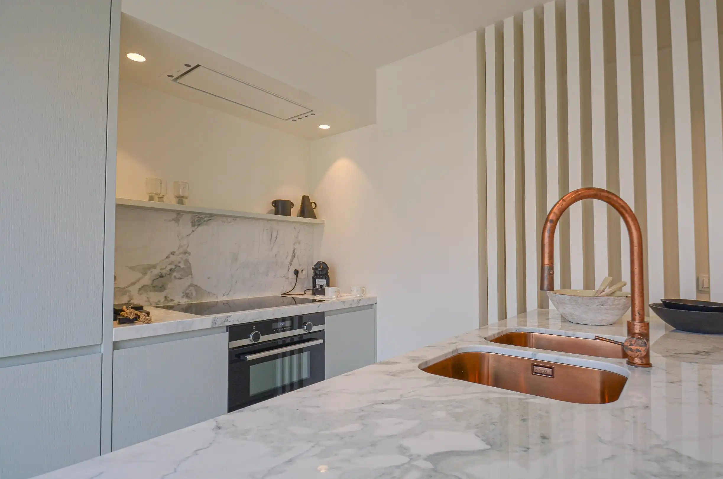 Volledig gerenoveerd appartement met twee ruime terrassen. foto 13