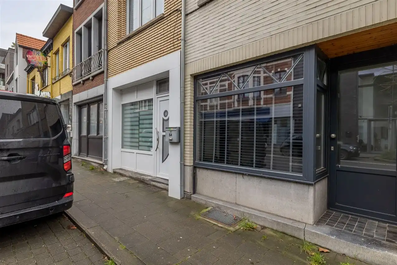 Stijlvol gerenoveerde stadswoning met 3 slk foto 19