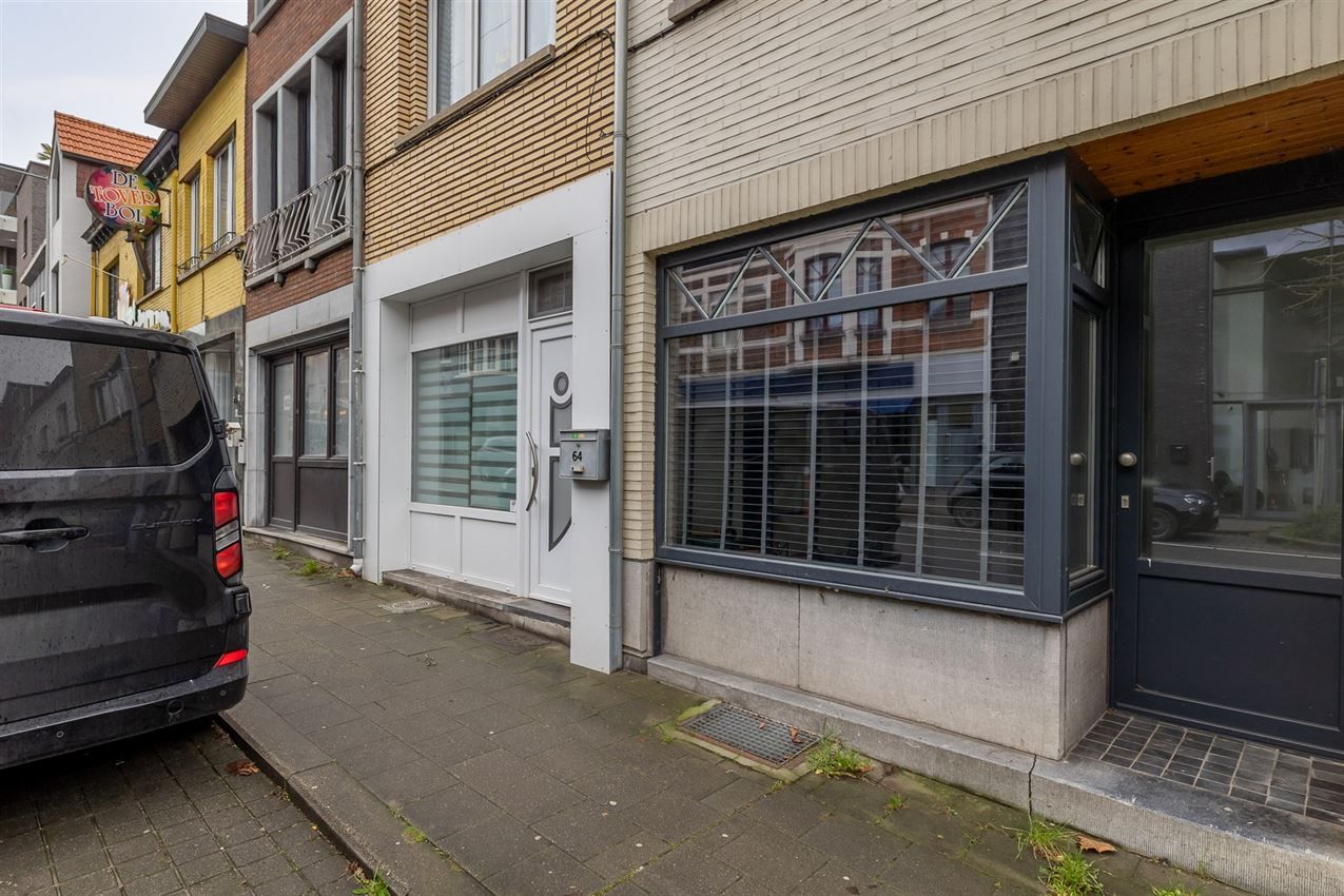 Stijlvol gerenoveerde stadswoning met 3 slk foto 19