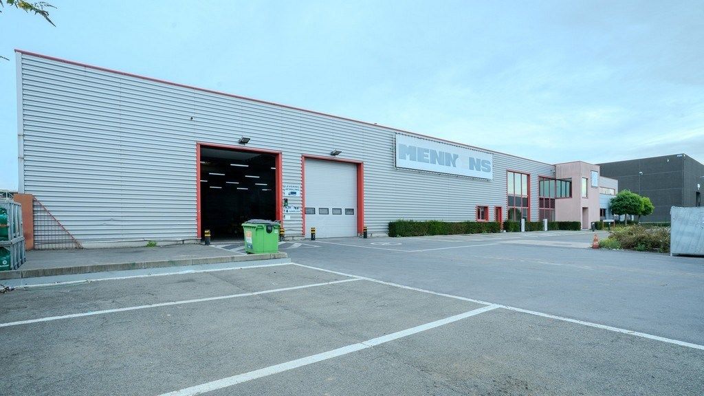 Magazijn met kantoren te huur langs E34 in Beveren foto 18