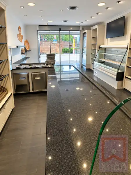 Instapklare ingerichte bakkerijwinkel met opslagplaats/magazijn foto 6