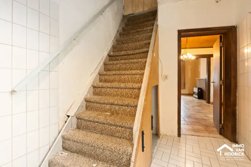 Te renoveren woning aan de stadsrand op 390m² grondoppervlak! foto 10