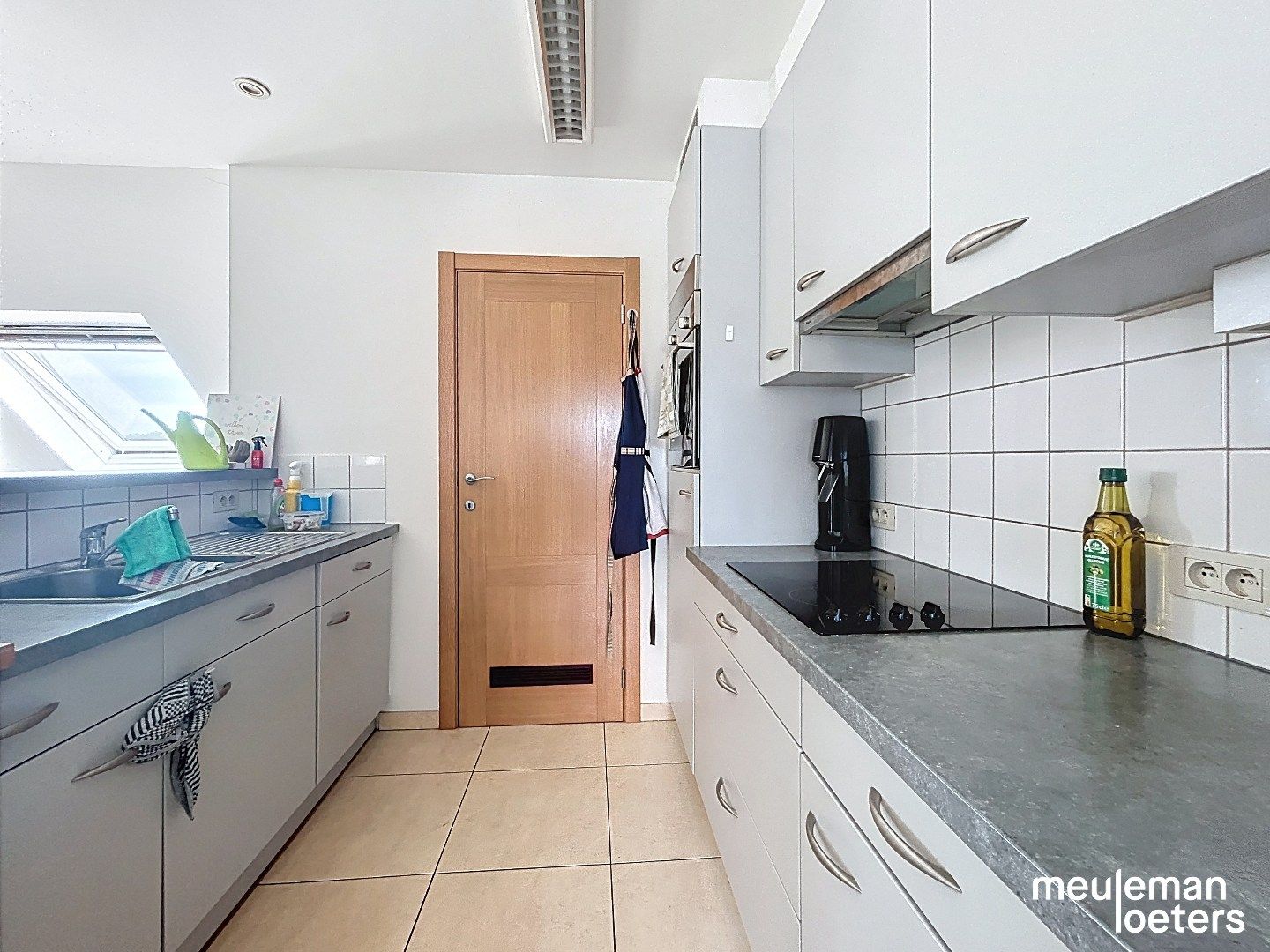 Verzorgd dakappartement met twee slaapkamers  foto 6