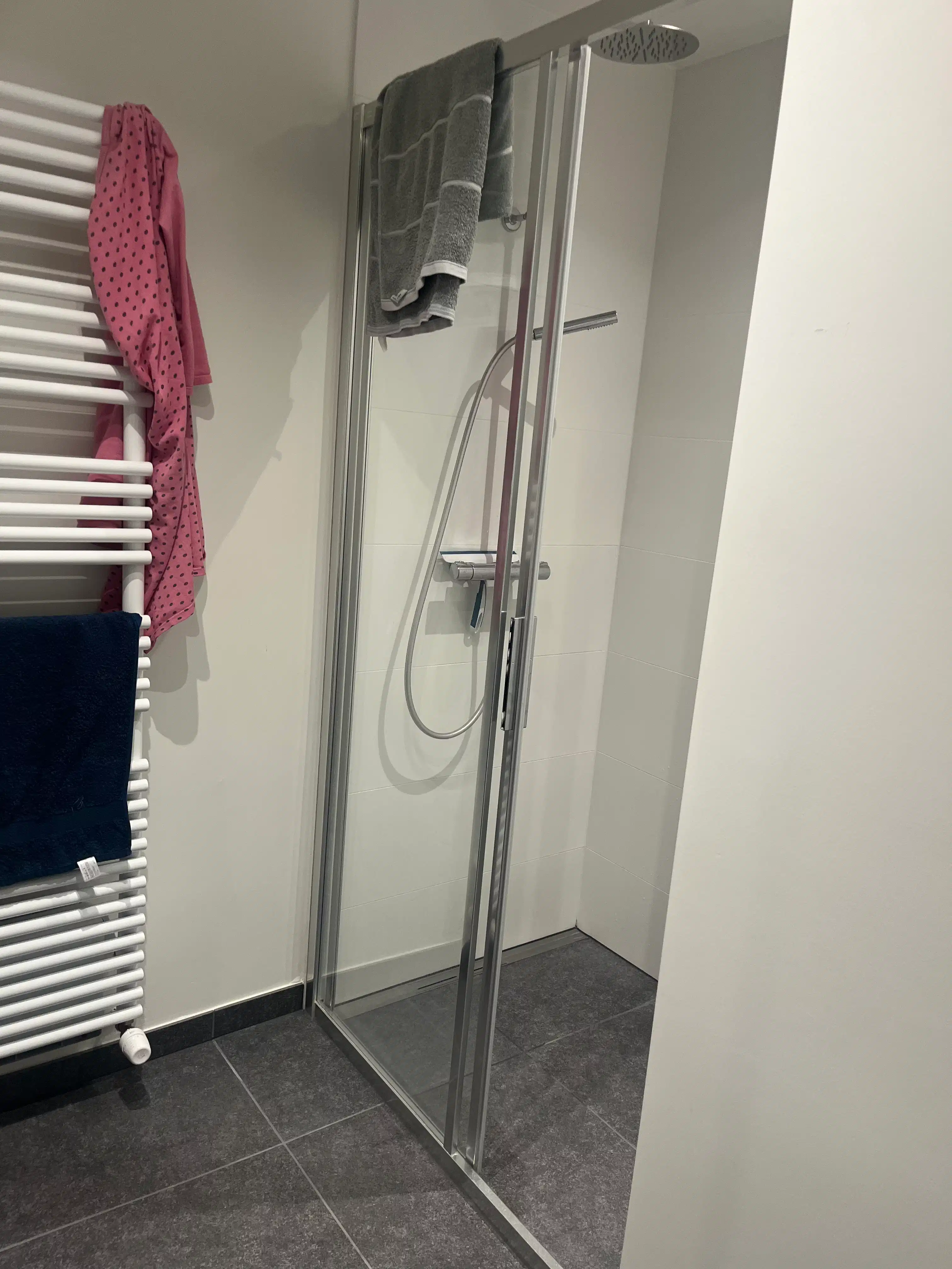 Gerenoveerd appartement met 2 slaapkamers foto 7