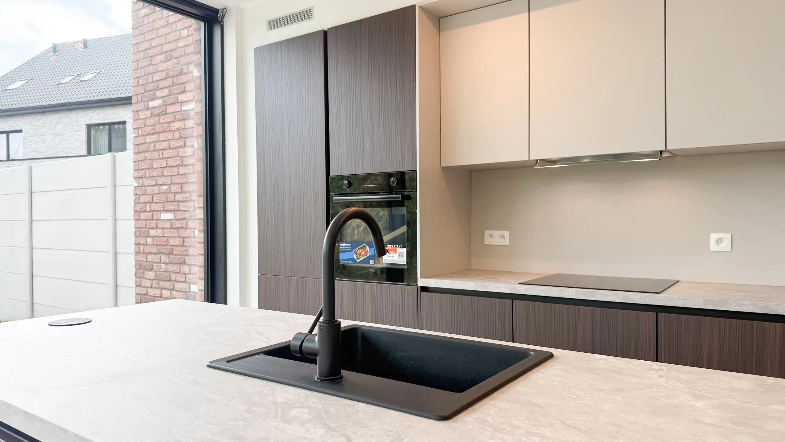 Kwalitatief afgewerkte nieuwbouwwoning op centrale ligging! foto 6