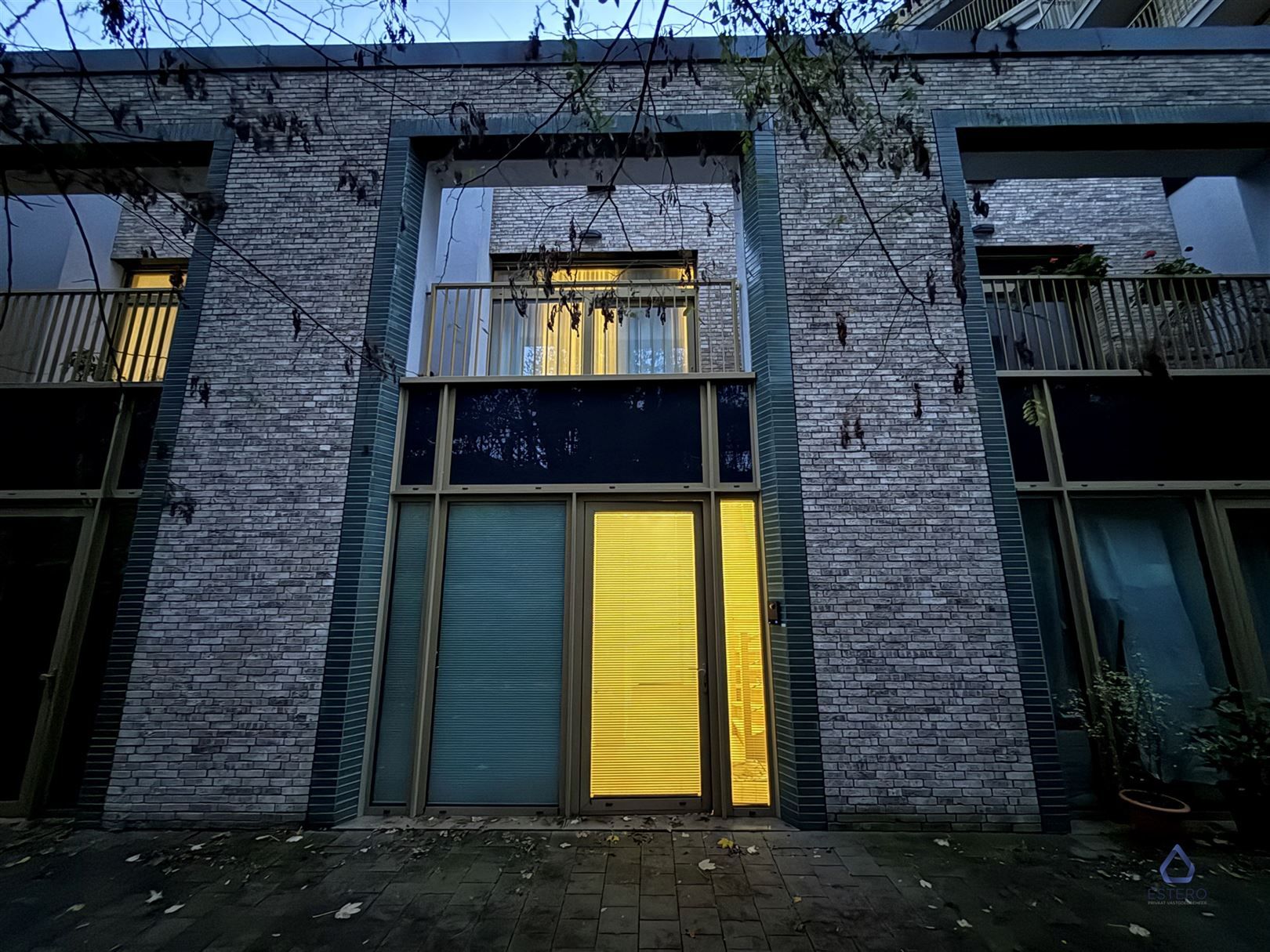 Nieuwbouwwoning op een topligging in Zurenborg foto {{pictureIndex}}