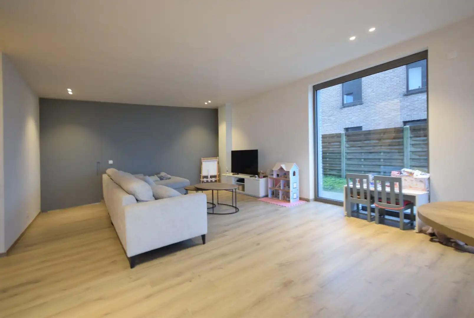 Ruime recente halfopen bebouwing met panoramisch verzicht foto 4