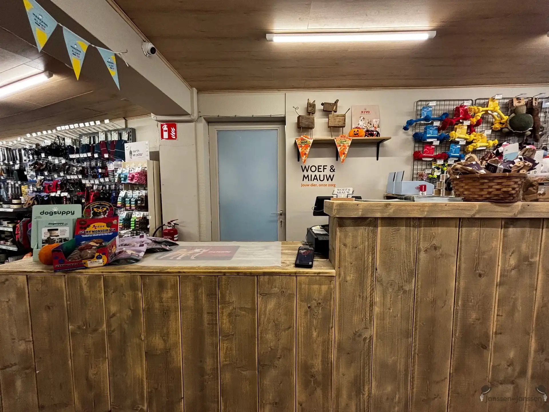 Handelspand met woonst, garage en tuin foto 3