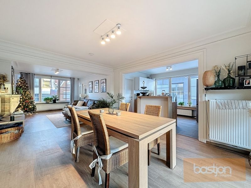 Prachtig gerenoveerd appartement met 2 slaapkamers foto 4