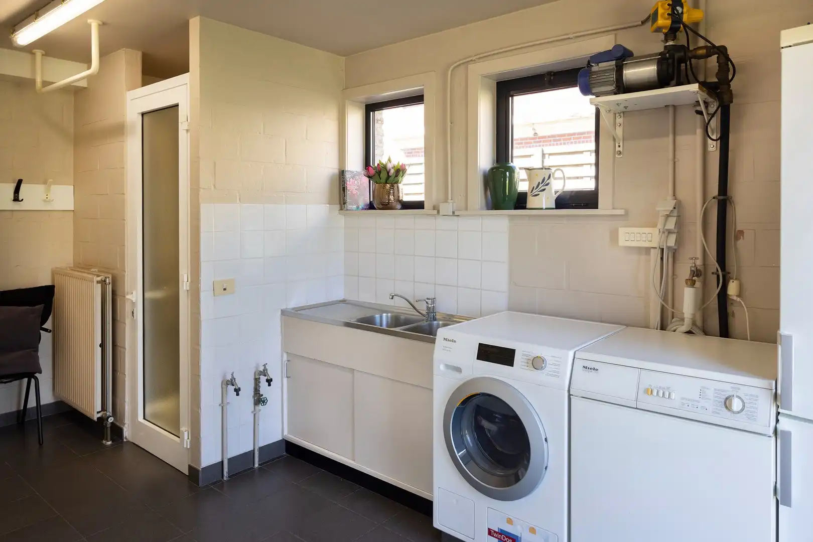 Magazijn van 130 m² met voorliggende villa. foto 14