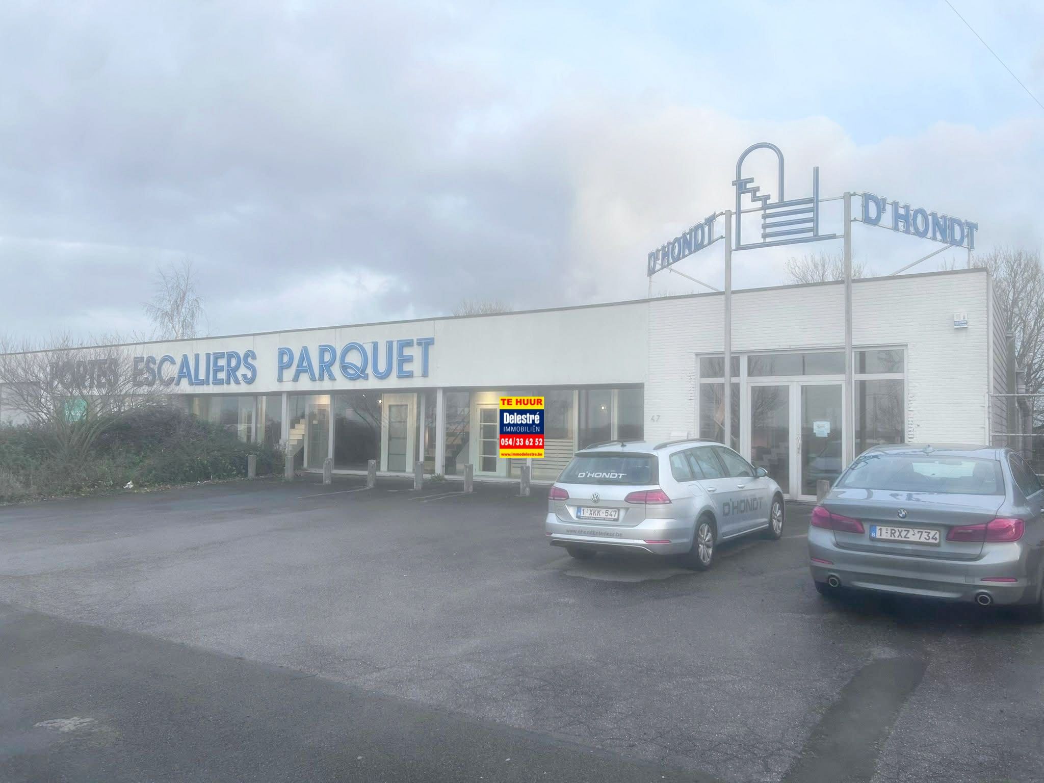 UNIEKE COMMERCIËLE LOCATIE 1.100 M2 MET PARKING  foto {{pictureIndex}}