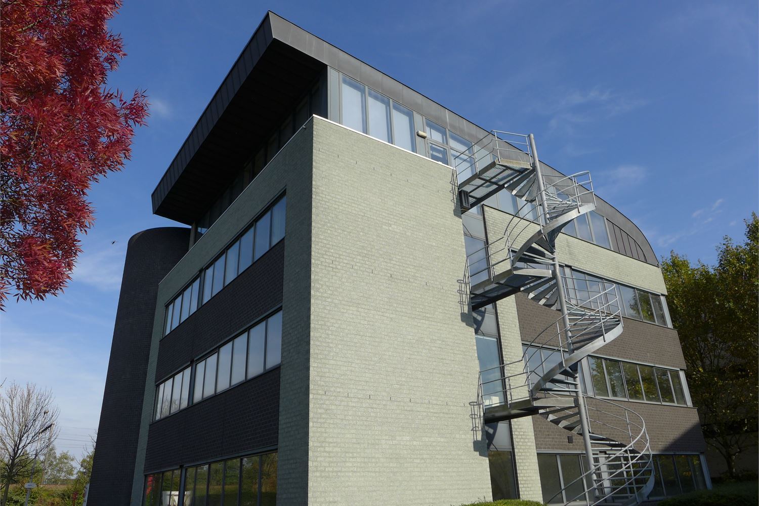 377 m² kantoren foto {{pictureIndex}}