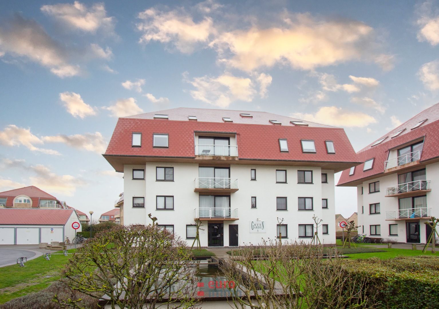 Super rustig gelegen appartement met 2 slaapkamers én autostaanplaats! foto 1