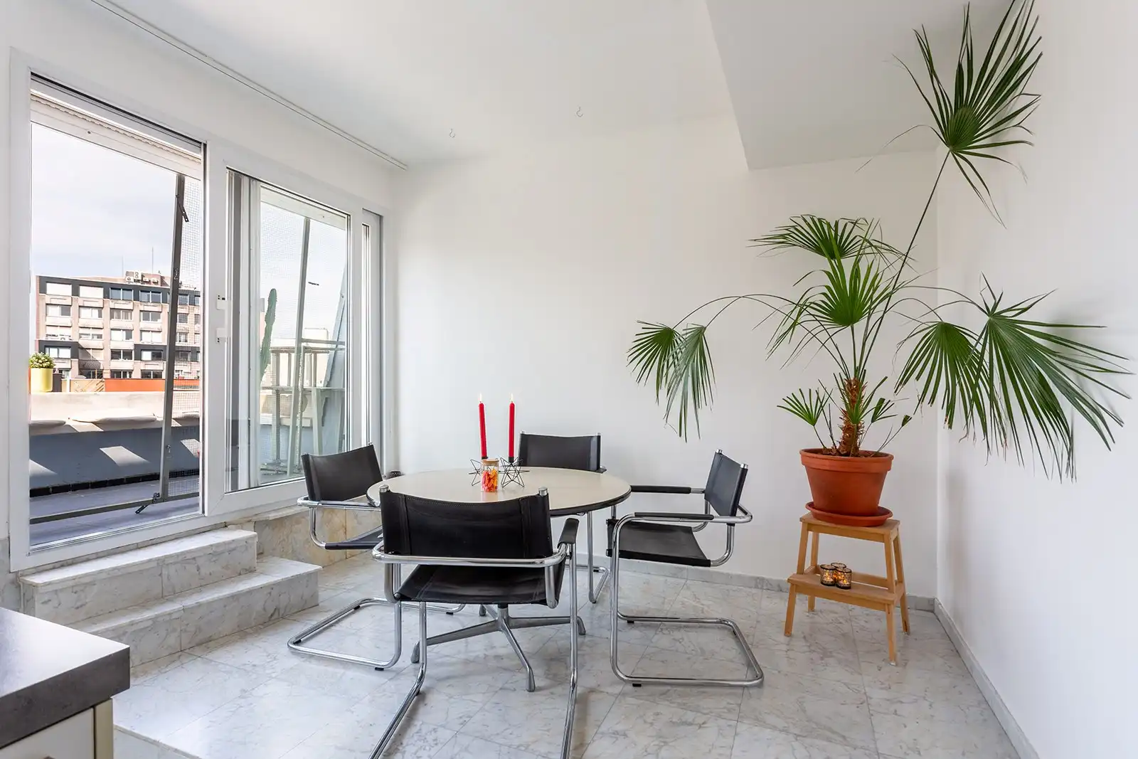 Centraal wonen in iconisch gebouw foto 7