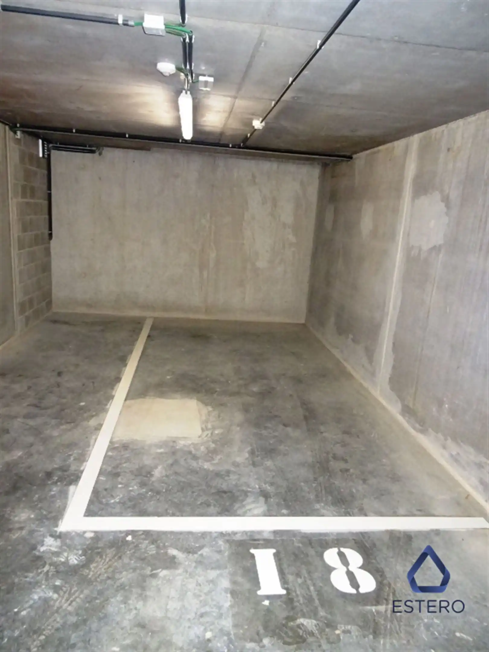 Binnenstaanplaats foto {{pictureIndex}}