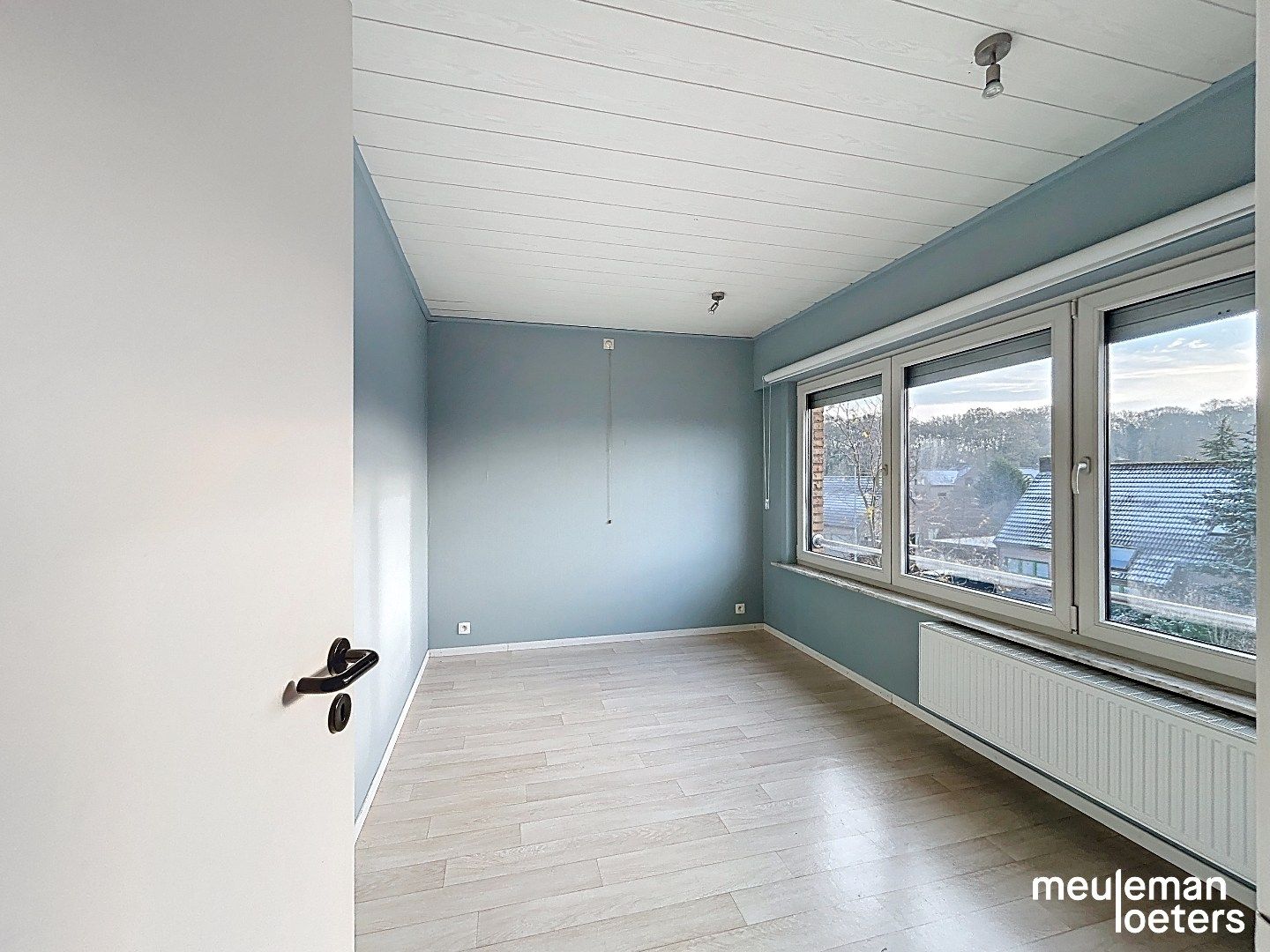 Halfopen gezinswoning met garage en tuin foto 8