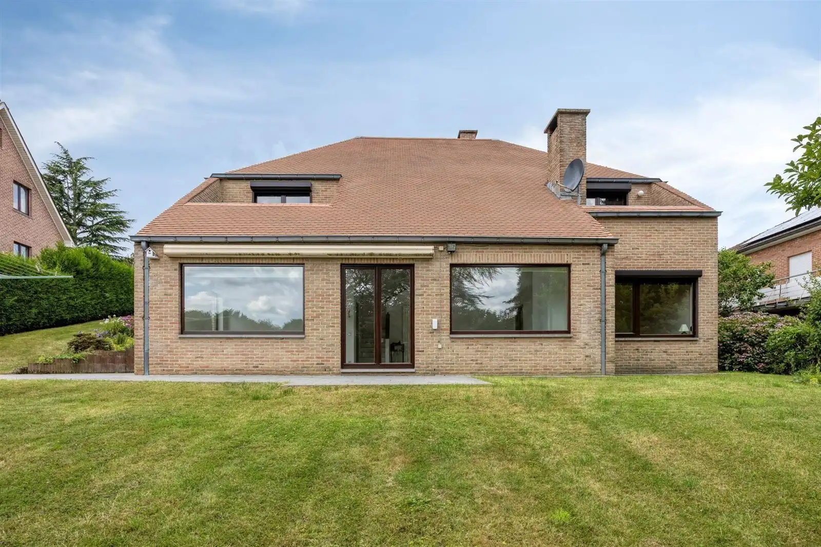 Prachtige villa op 13a 84ca in rustige wijk foto 26