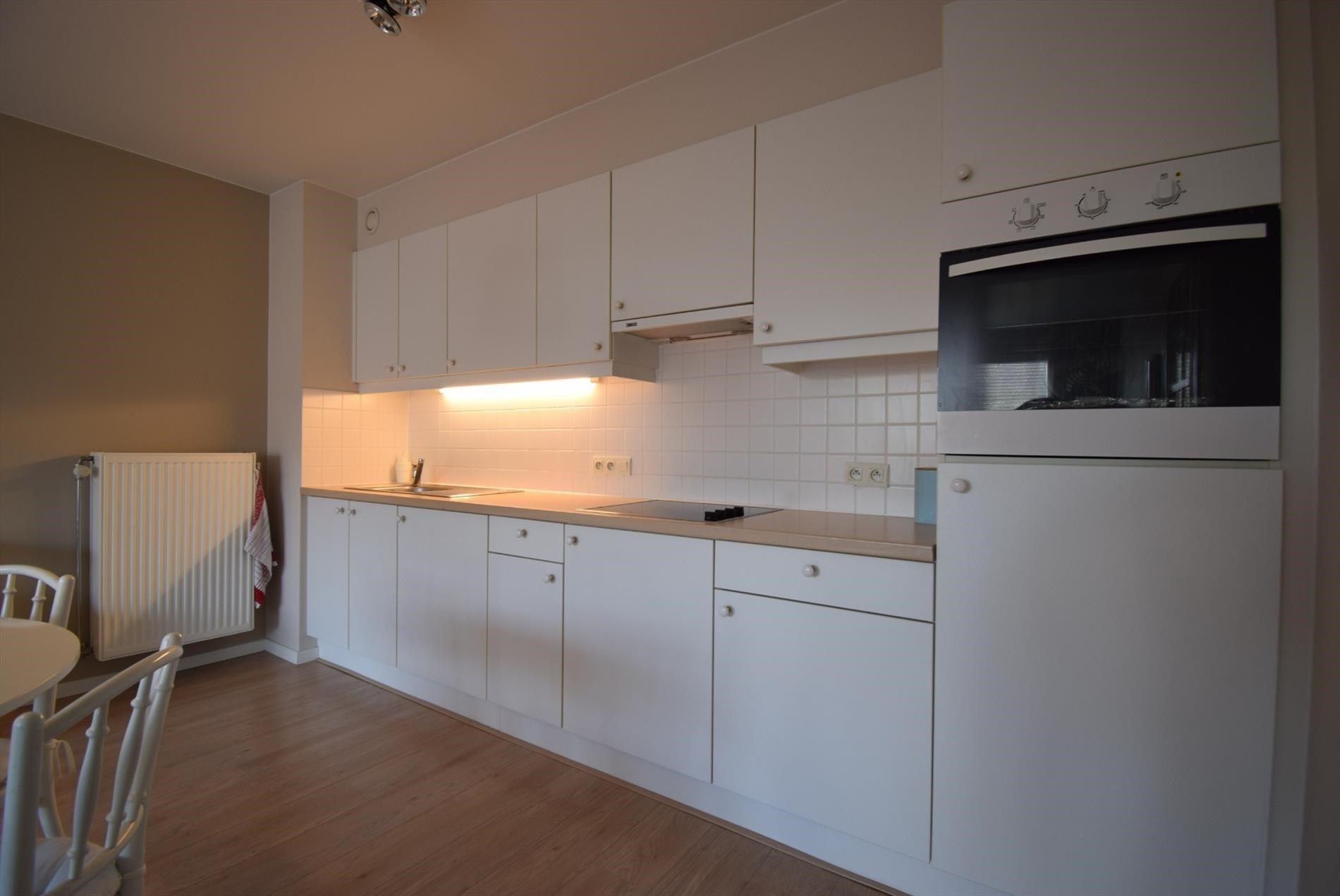 INSTAPKLAAR TWEE- SLAAPKAMER APPARTEMENT MET TERRAS foto 5