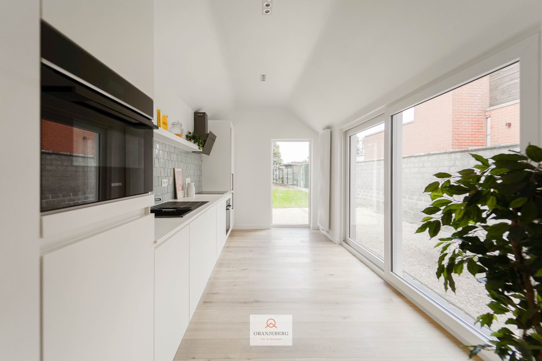 Volledig gerenoveerde woning met zonnige tuin in het hart van Merelbeke Flora foto 13