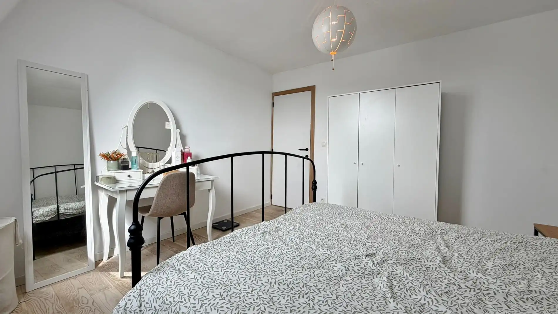 Instapklare, volledig gerenoveerde en energiezuinige woning te koop in het charmante Mesen! foto 12