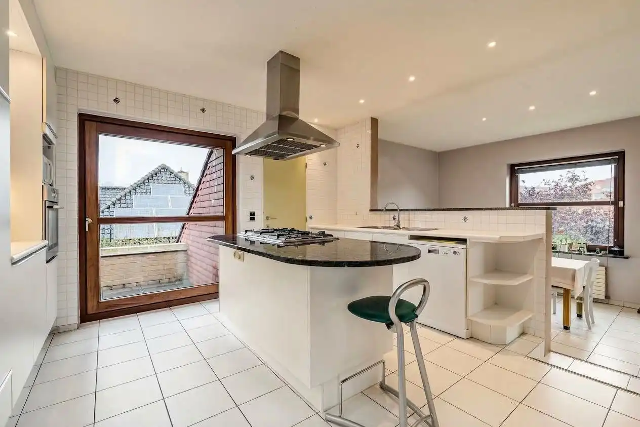 RUIME VILLA MET 340 M² BEW. OPP. AAN WOONPLEZIER, 3 ZONNETERRASSEN EN VOLLEDIG PRIVATE TUIN te Oostende ! foto 20