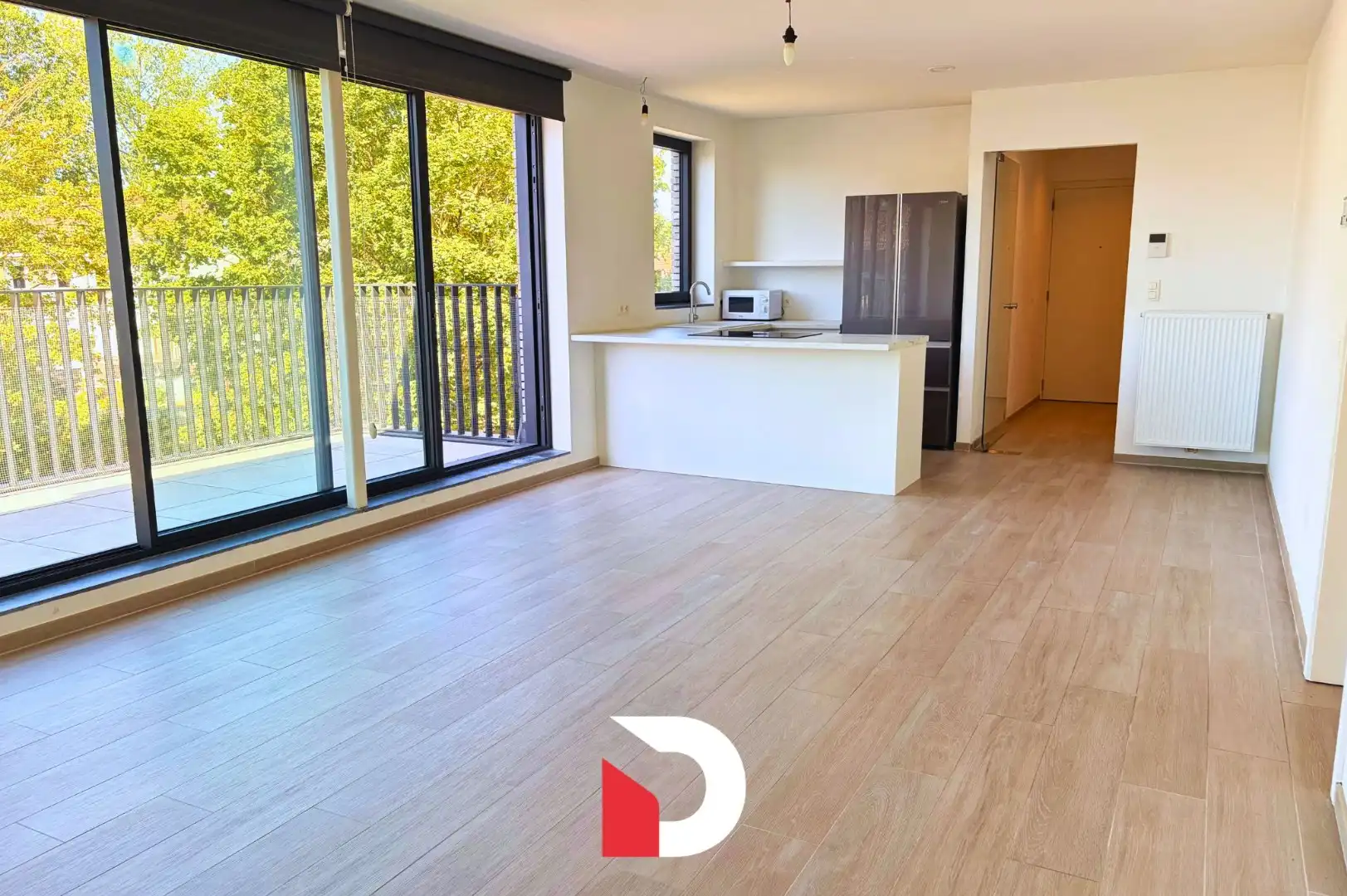 Appartement met 2 slaapkamers, ruim terras en autostaanplaats foto 2