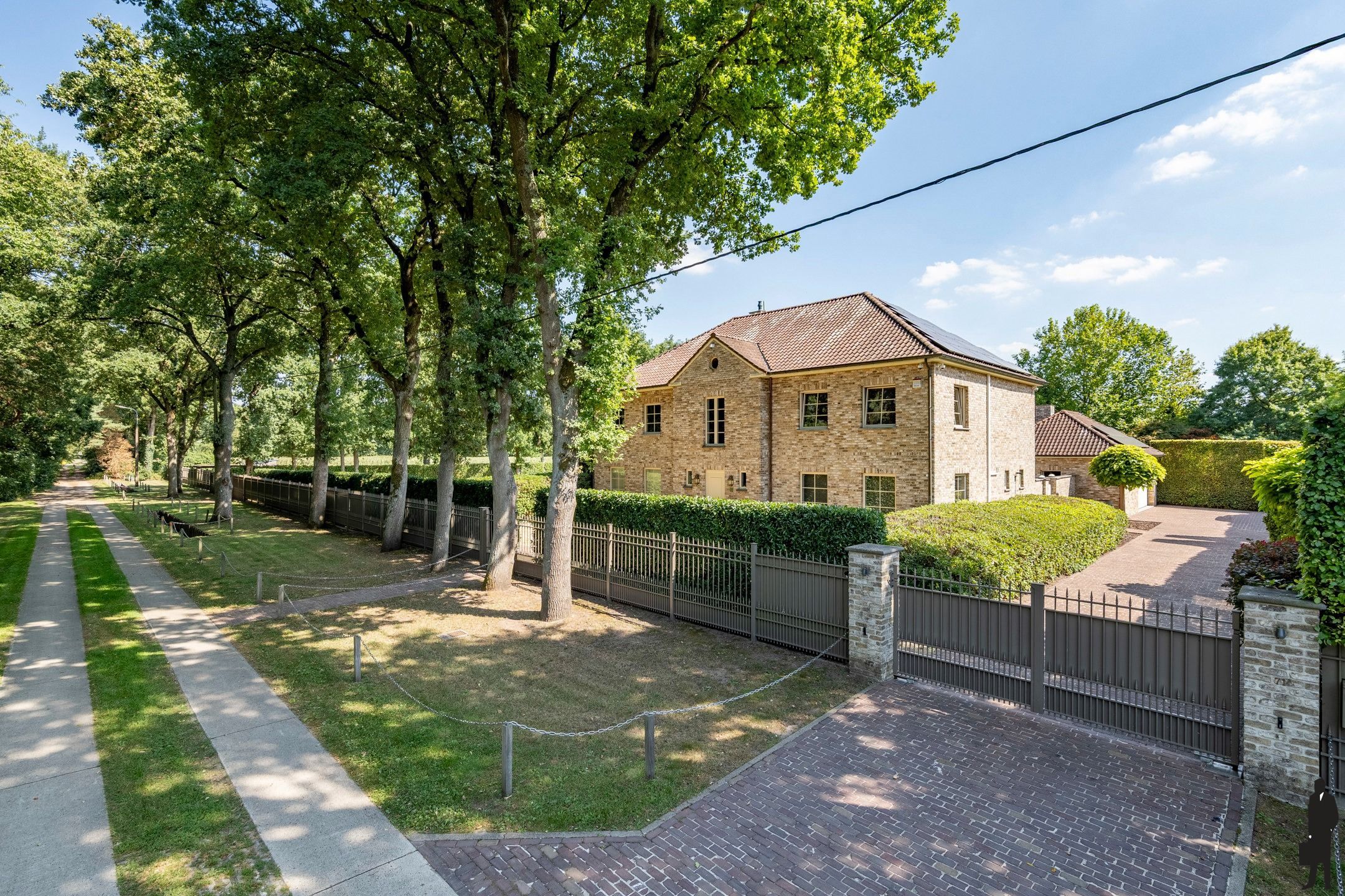 Uitzonderlijk gelegen, recente villa op domein van ca. 2ha  foto 35