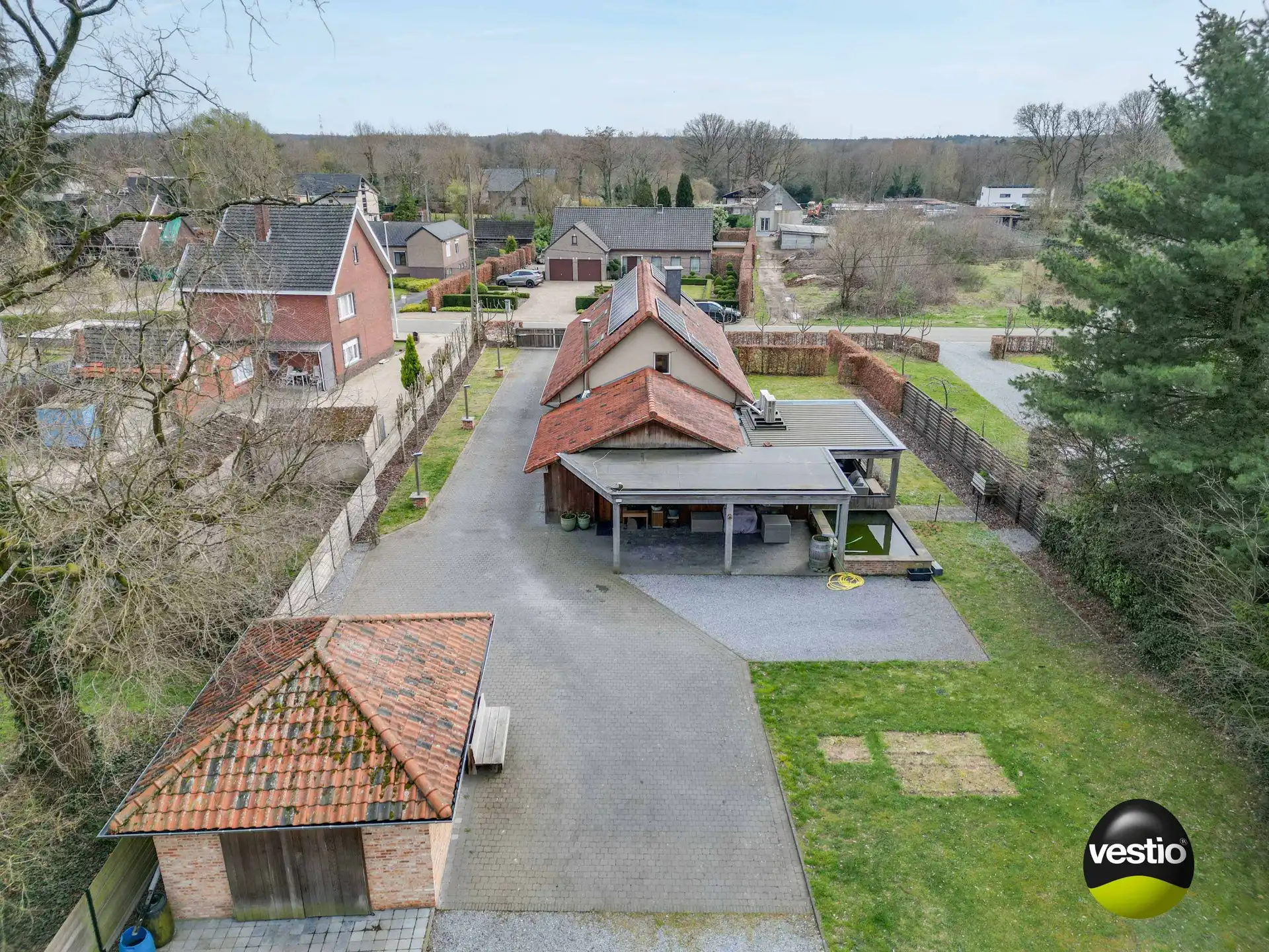 GERENOVEERDE LANGGEVELHOEVE OP 37,90 ARE MET TOPLIGGING IN ZEVENHUIZEN foto 4