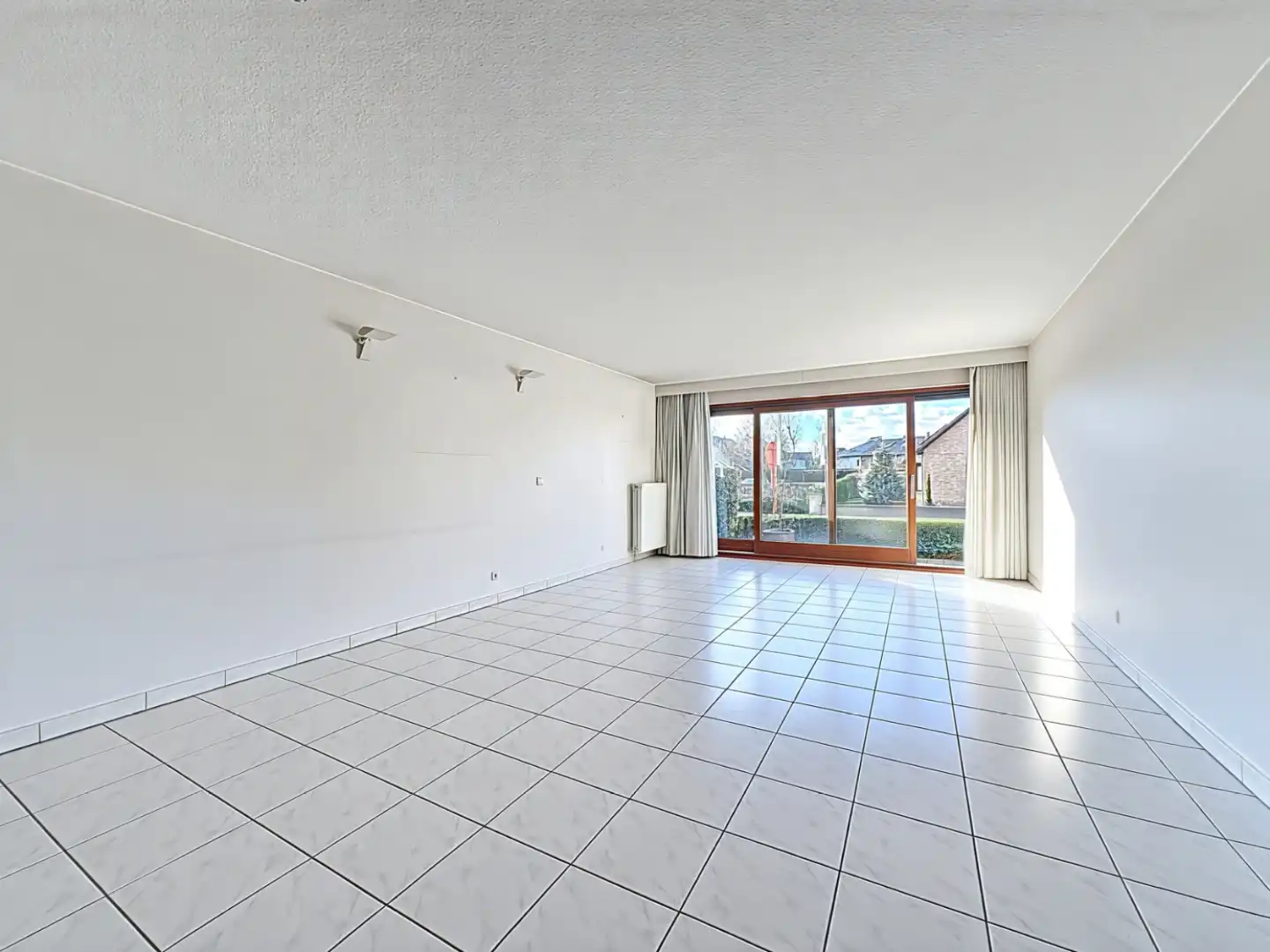 Instapklaar appartement met terras aan voor -en achterzijde. foto 3