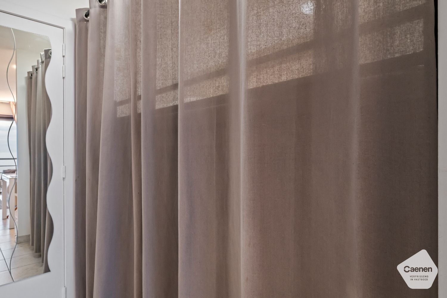 Instapklare studio met prachtig frontaal zeezicht foto 11