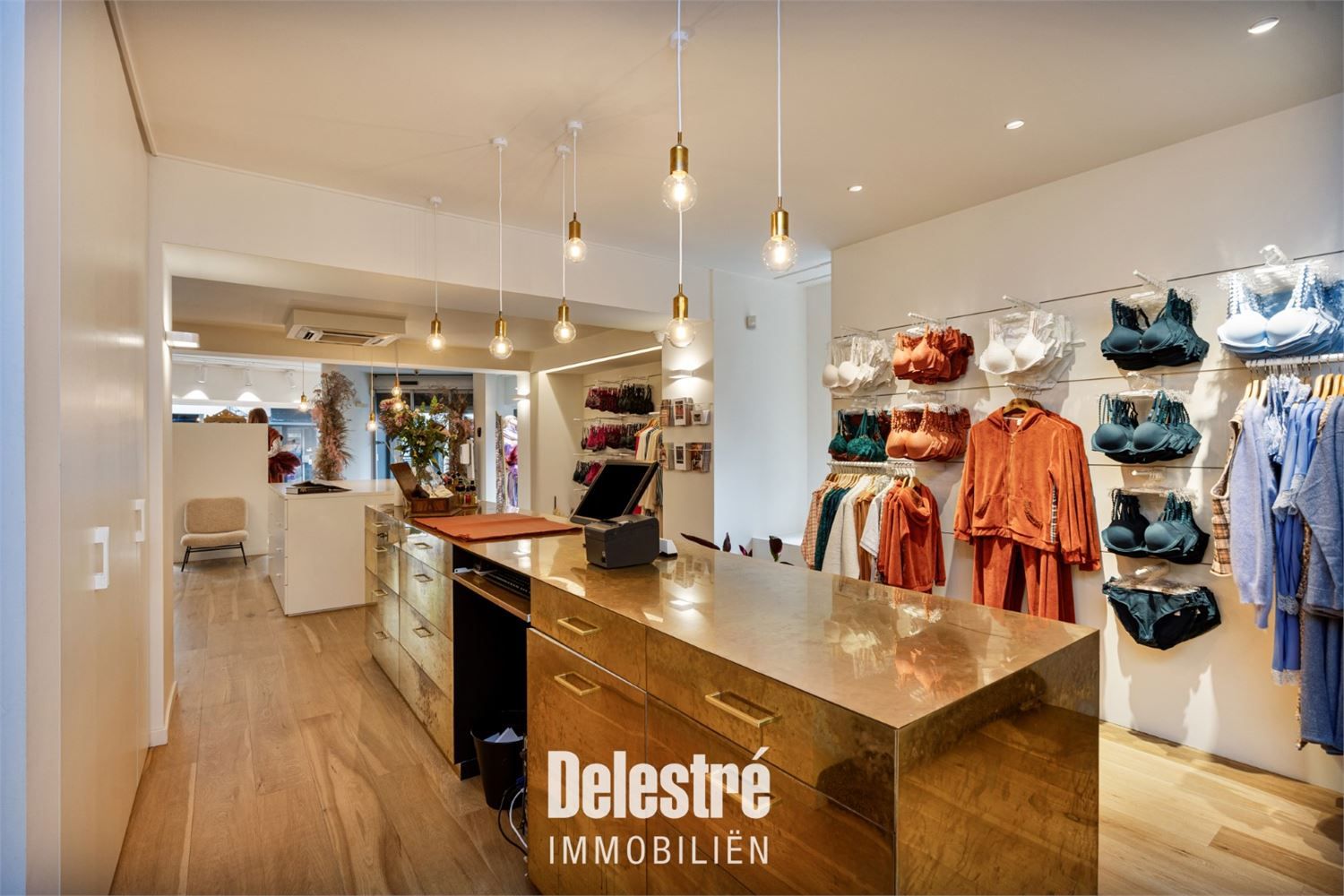 KARAKTERVOLLE HANDELSEIGENDOM MET POTENTIEEL foto 6