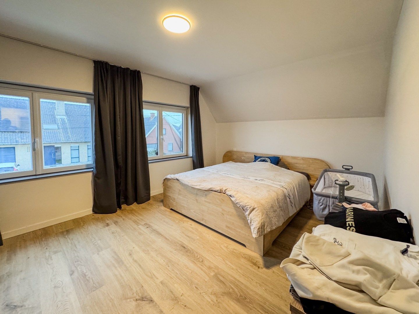 Volledig gerenoveerde woning met 3 slaapkamers, carport en tuin. foto 13