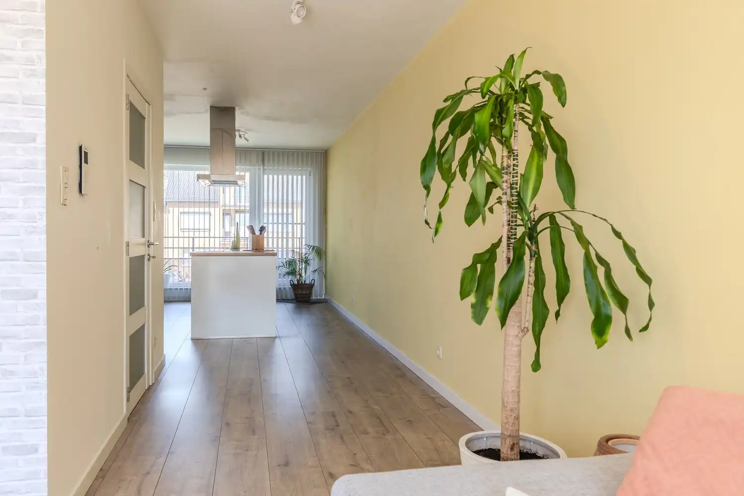 Energiezuinig duplex-appartement met twee slaapkamers, terras en autostaanplaats nabij Maastricht foto 10