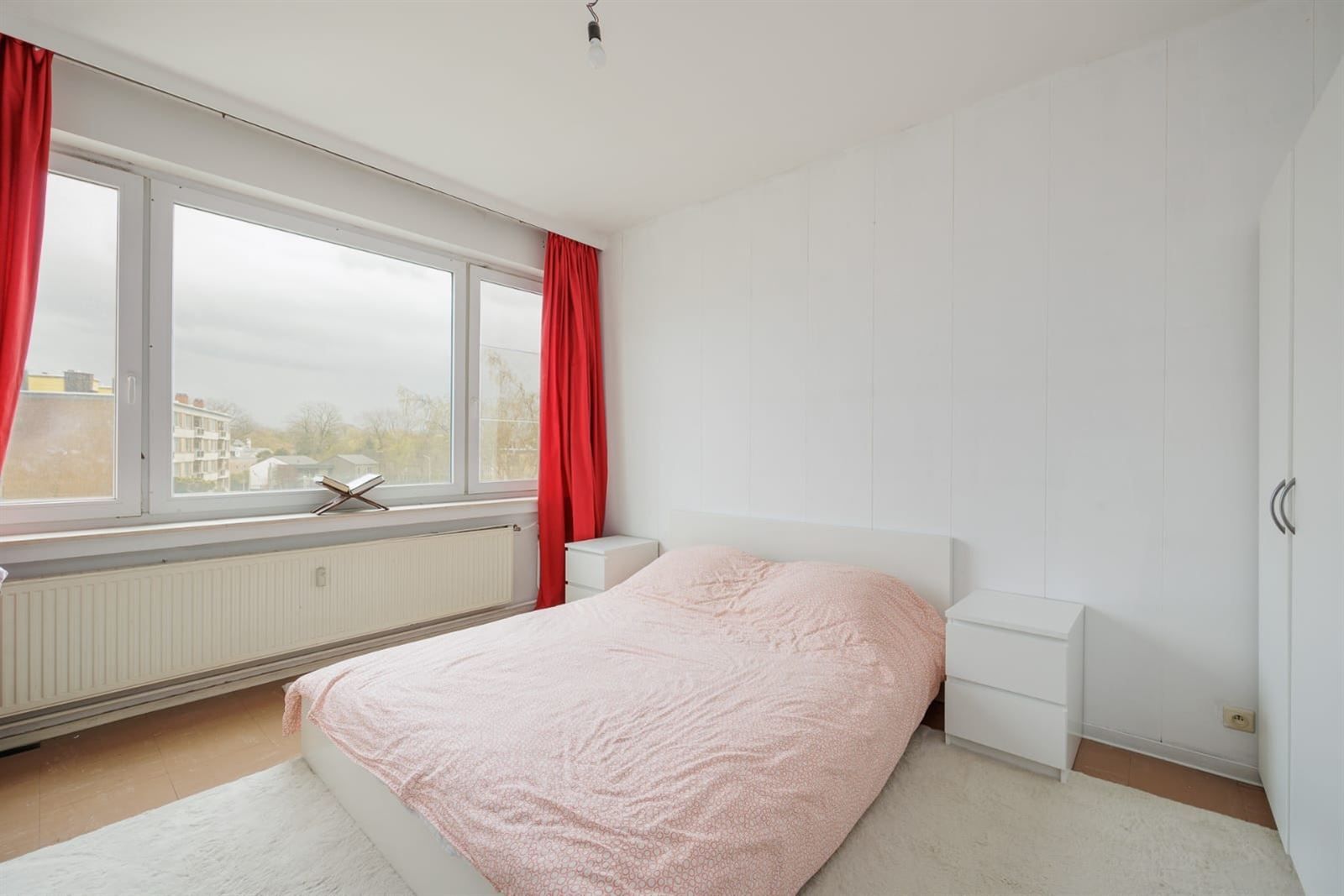 Vernieuwd 2-slaapkamerappartement met terras in Antwerpen foto 8