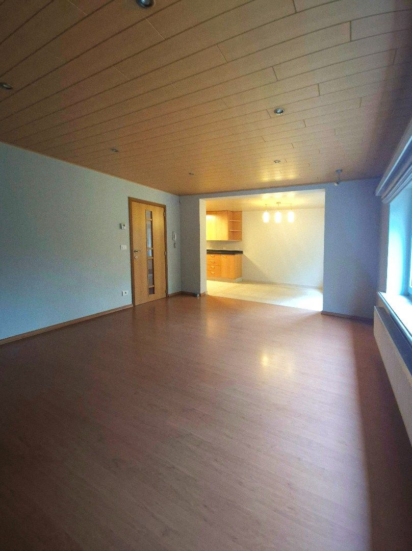 Instapklare woning met 2 slaapkamers gelegen aan het park te Maldegem. foto 3