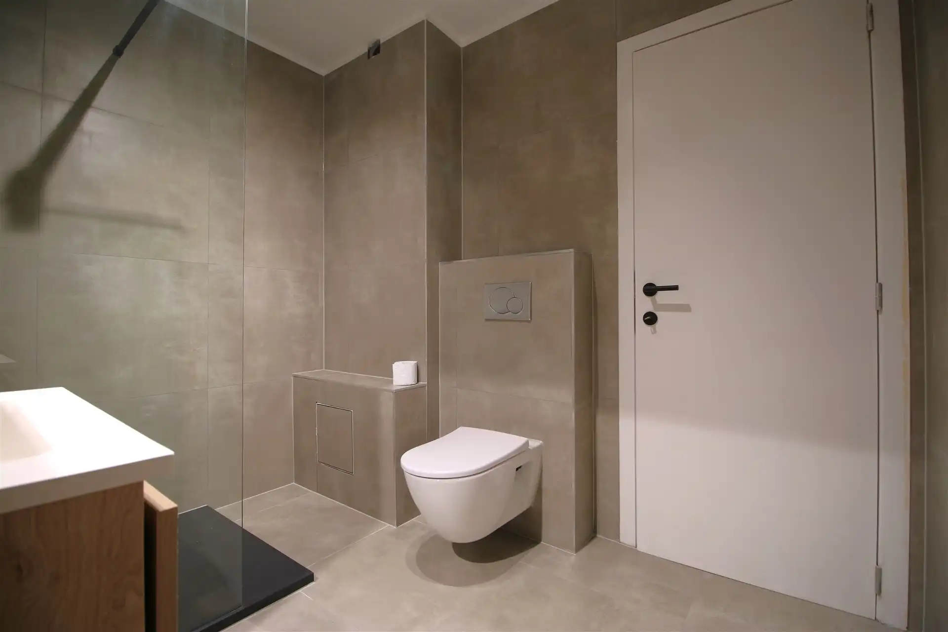 Prachtig vernieuwd éénkamerappartement foto 12