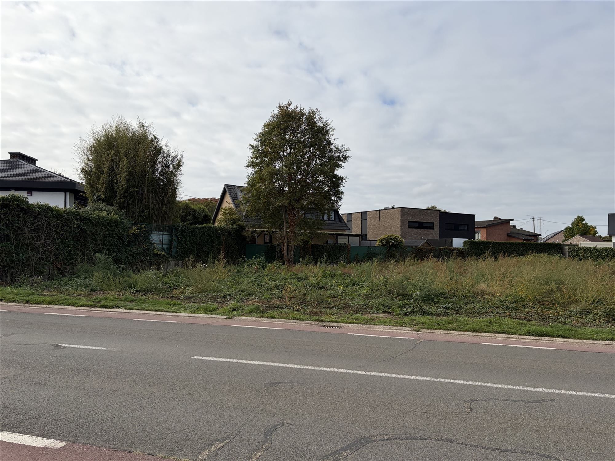 BOUWGROND VAN 6A18CA VOOR OPEN BEBOUWING MET STRAATBREEDT VAN MAAR LIEFST 23M NABIJ PAAL-DORP foto {{pictureIndex}}