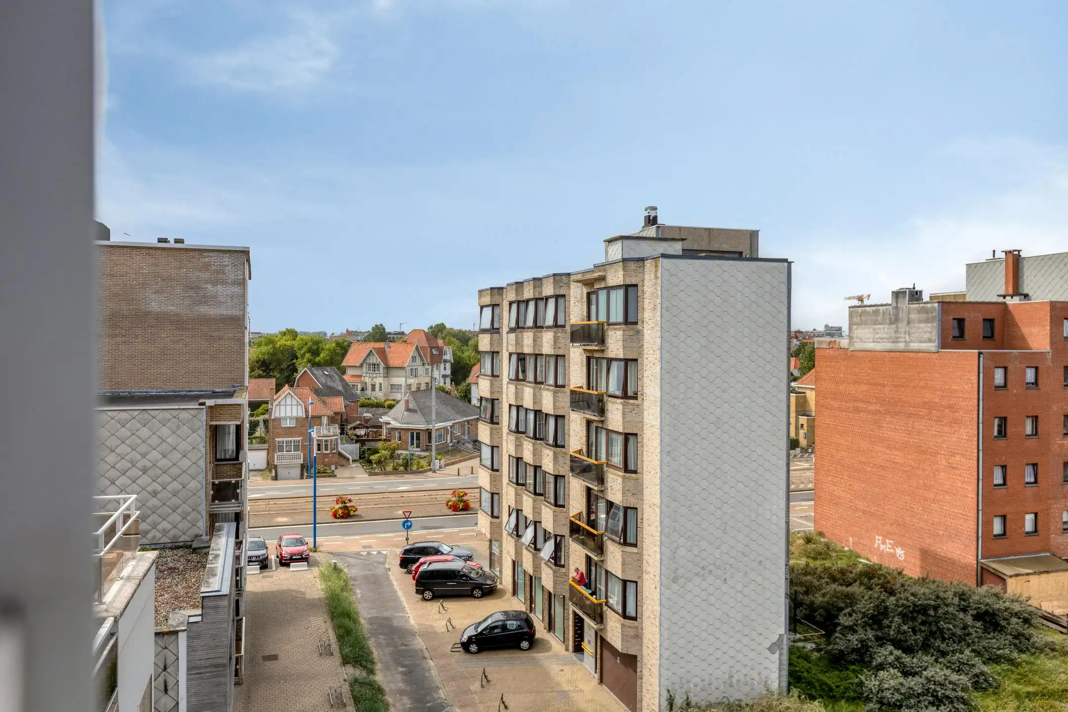Garagebox in de Joststraat vlakbij de zeedijk te Koksijde-Bad foto 6