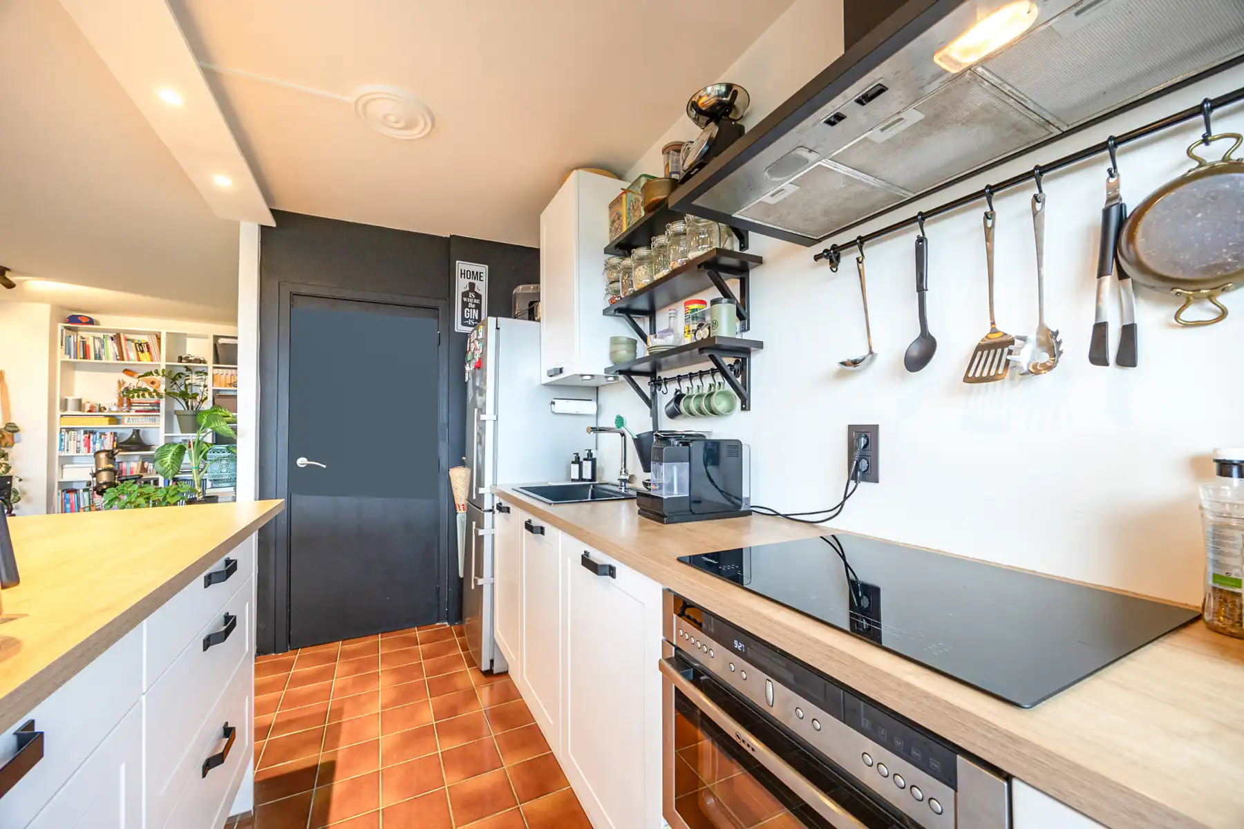 Gezellig 2-slaapkamerappartement op topligging met parking! foto 6