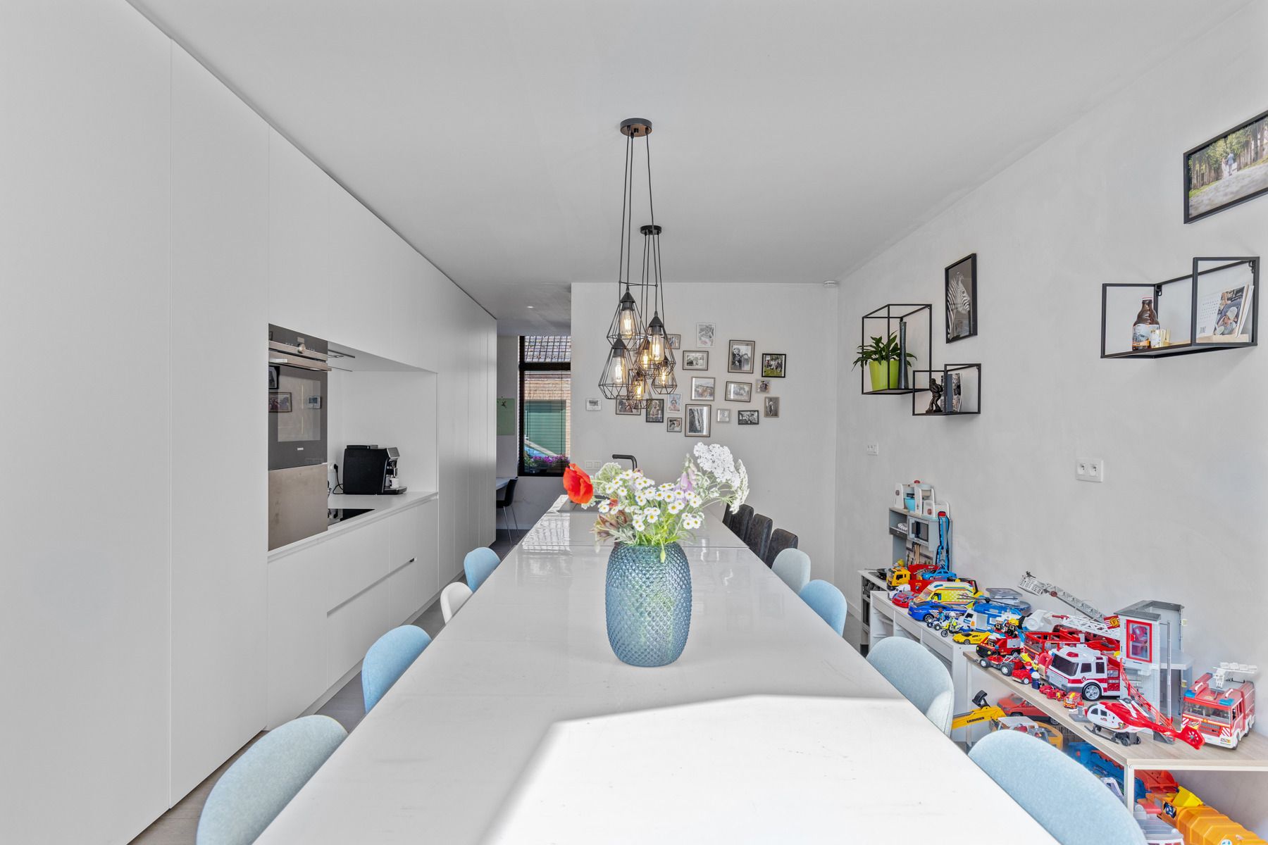 Lichtrijke, modern afgewerkte woning met grote tuin!  foto 8