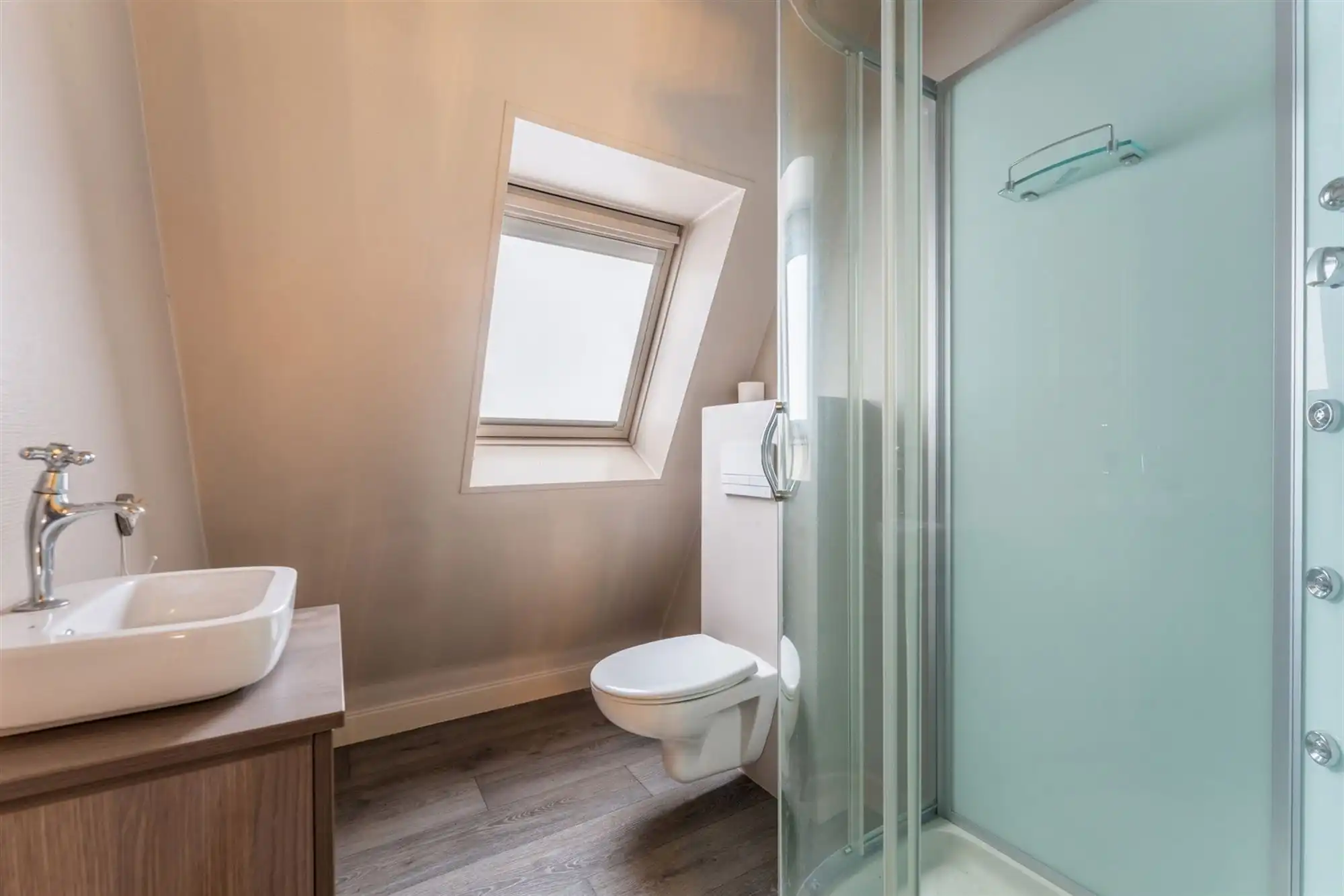 HANDELSPAND MET GOEDE VISIBILITEIT EN RUIME PARKING MET BOVENLIGGEND APPARTEMENT IN HEUSDEN-ZOLDER foto 19