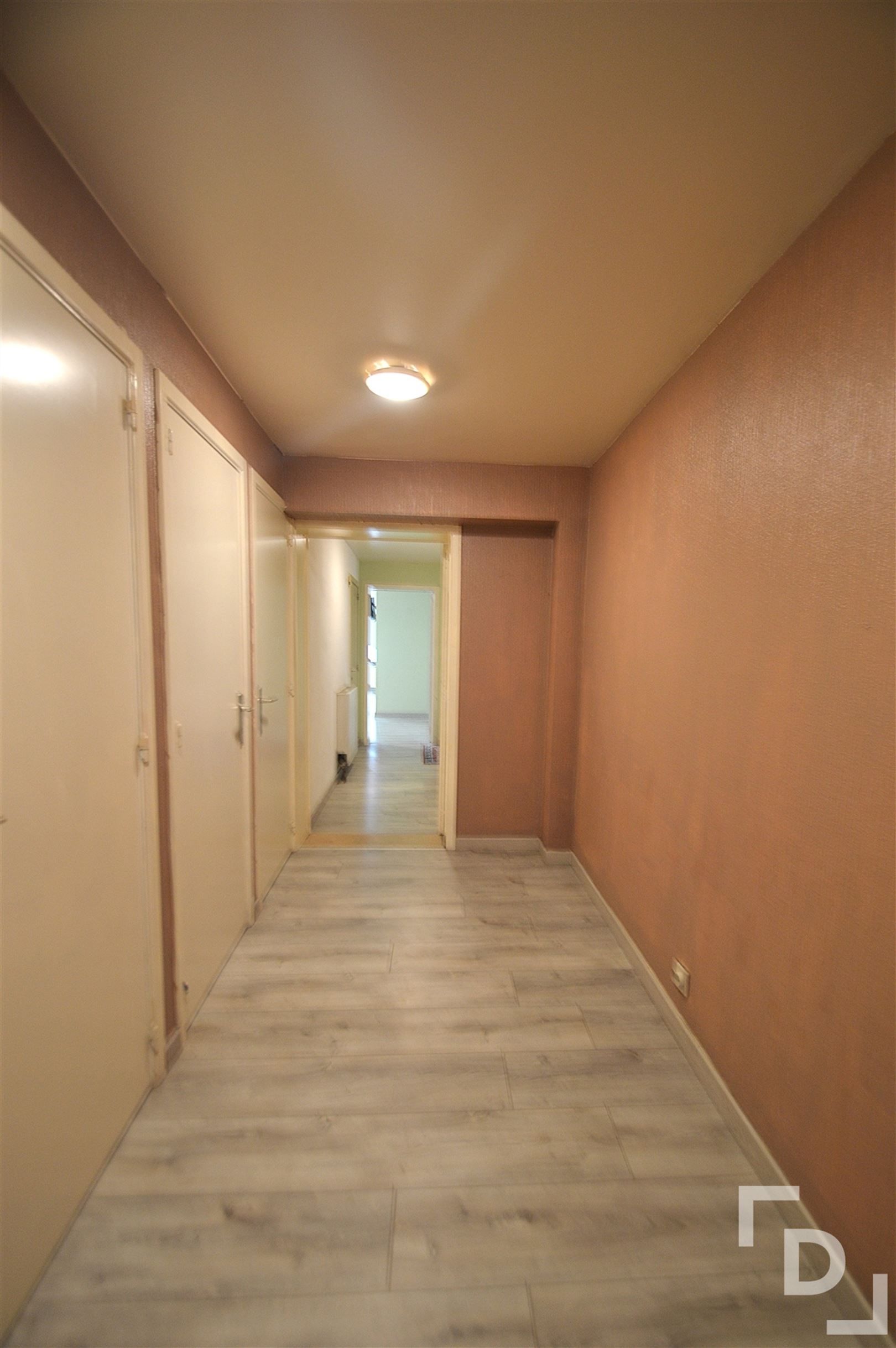 Ruim, lichtrijk appartement in het centrum van Poperinge foto 7