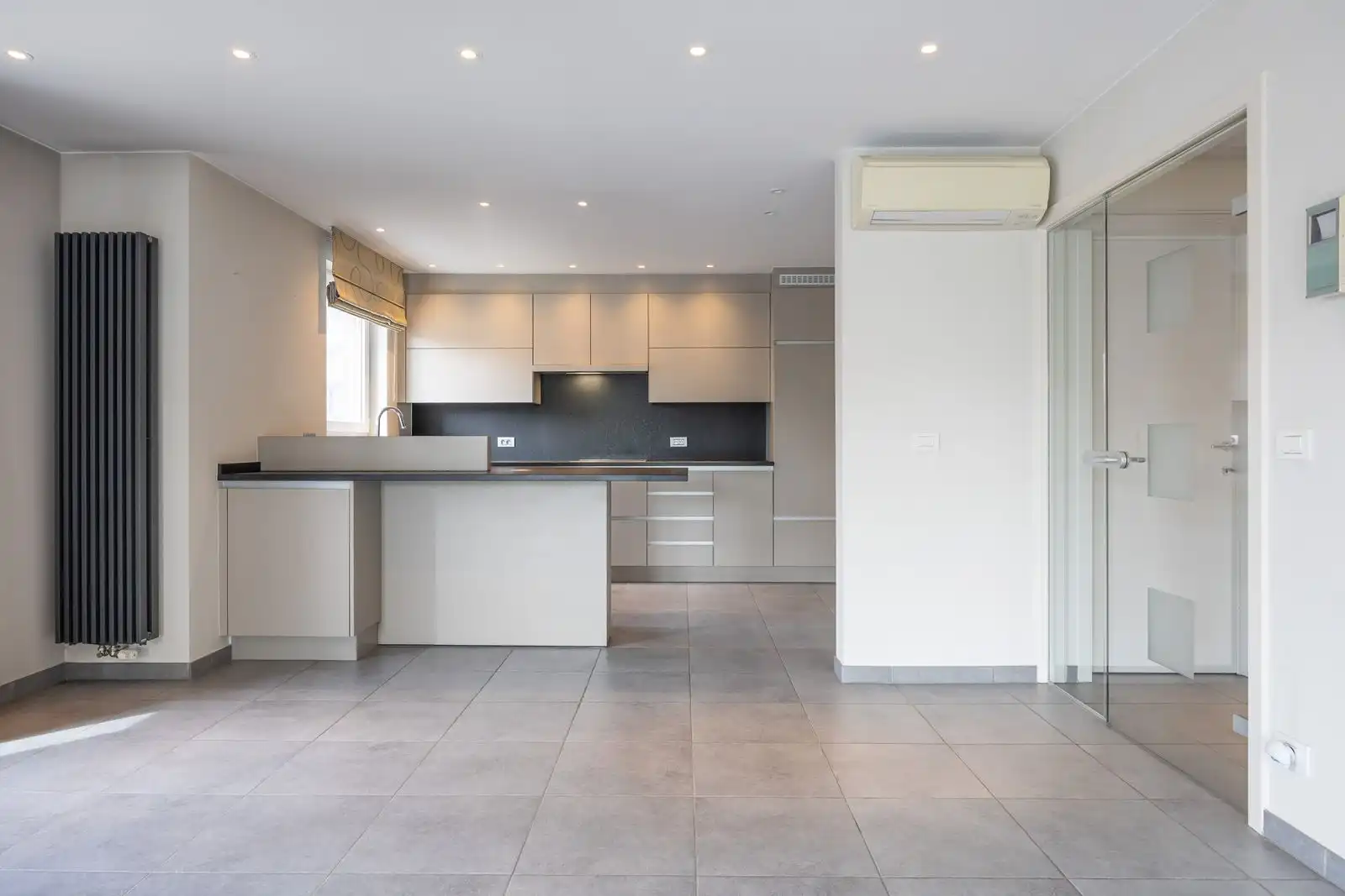 Ruim en instapklaar 3-slaapkamerappartement in hartje Oostende foto 5