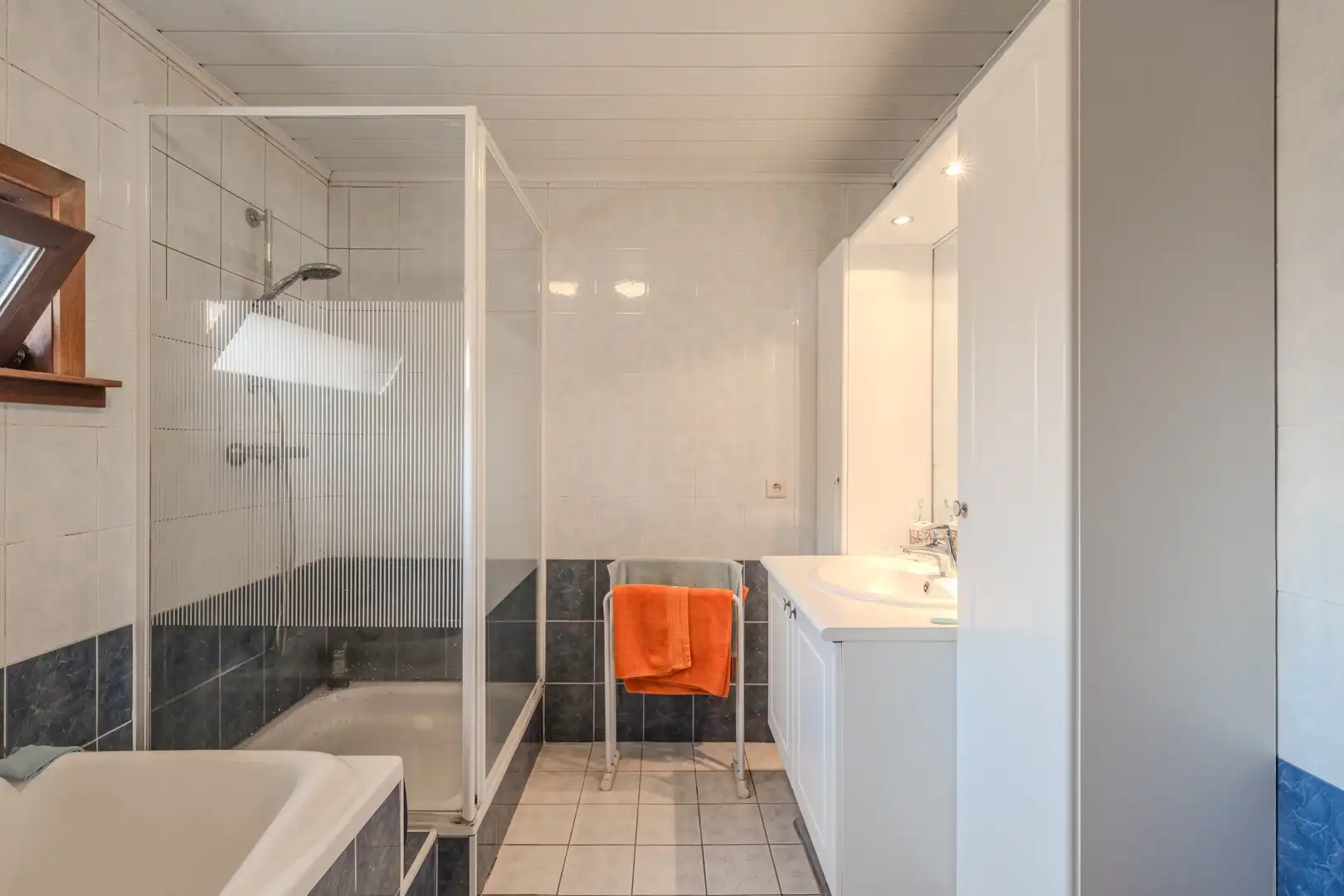 Woning op een ruim perceel van 989 m² foto 9