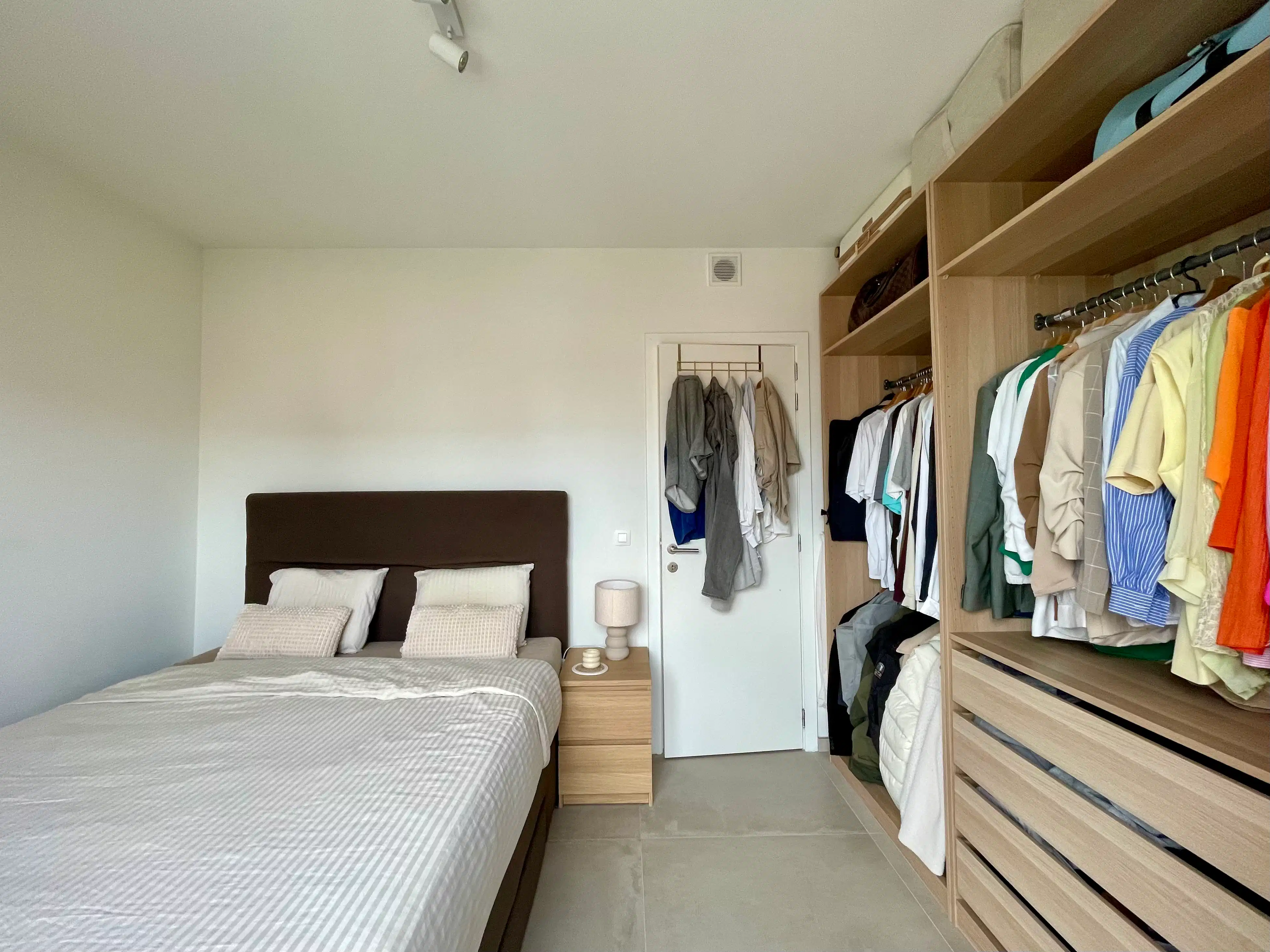 Nieuwbouwappartement met 1 slaapkamer, ruim terras en garage foto 7