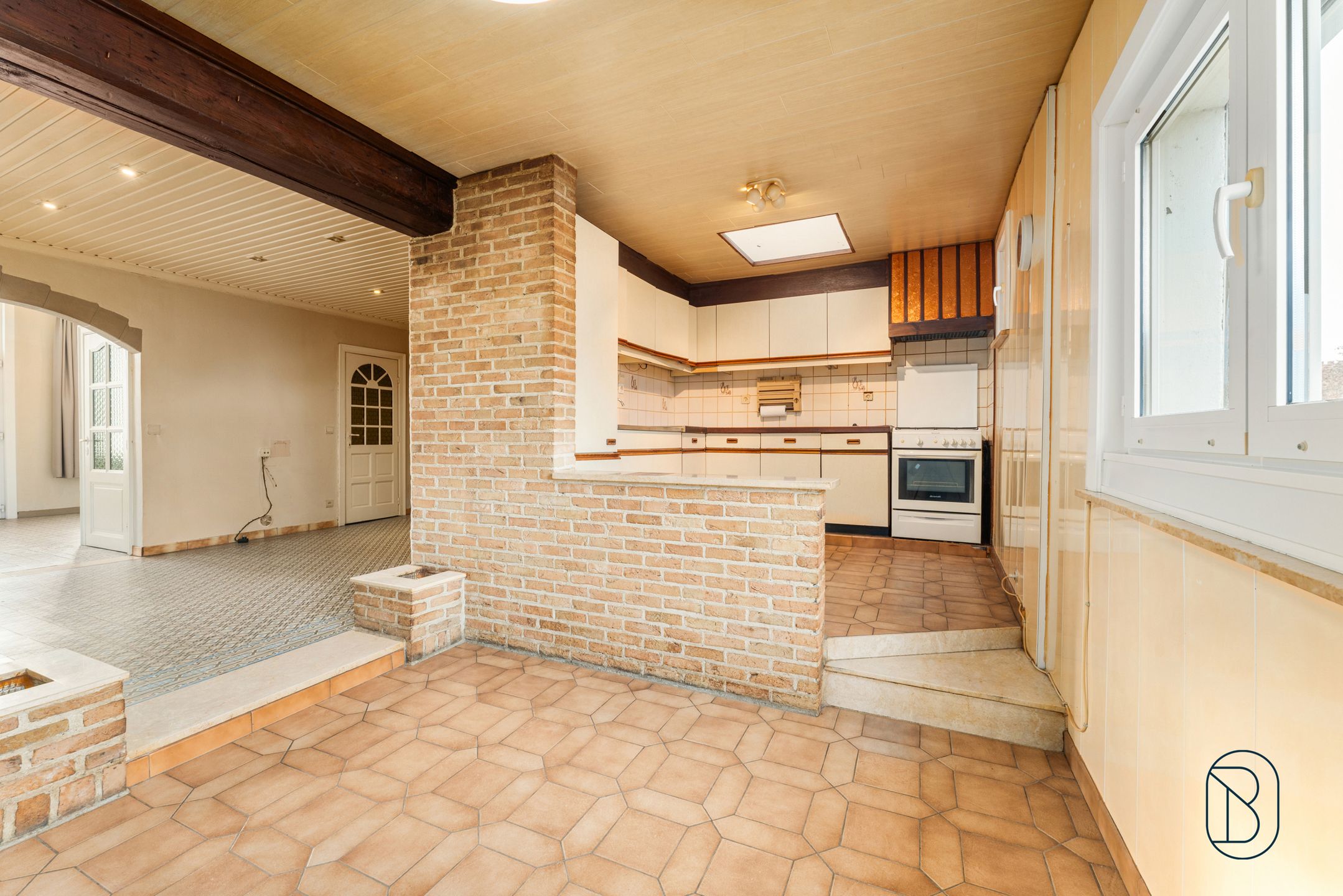 Topgelegen op te frissen woning met 5 slk en handige garage foto 6