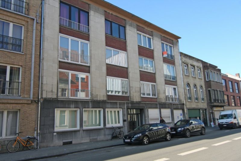 Ruim 2-slaapkamerappartement met terras en garage foto 15