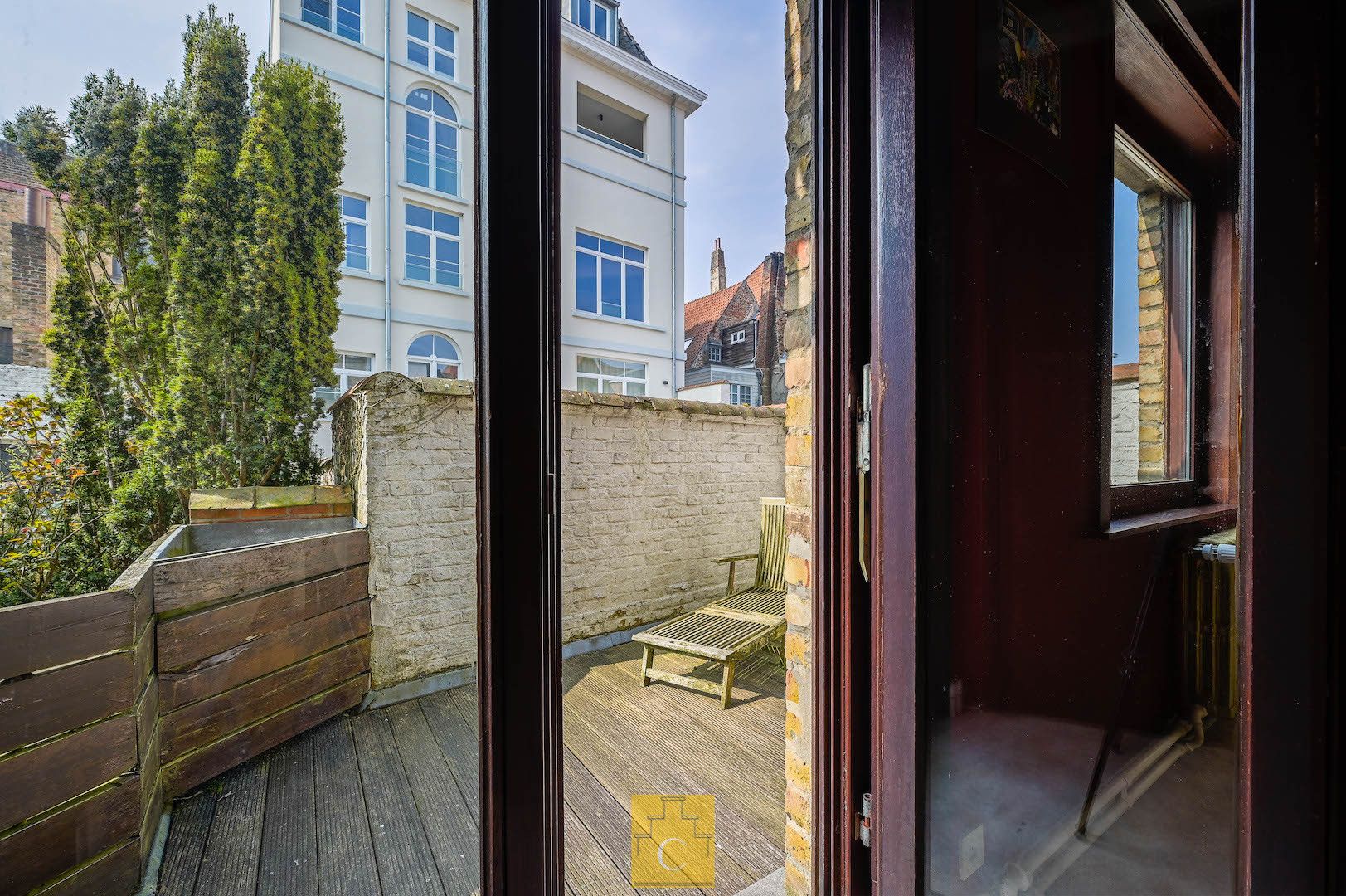 herenwoning met inpandige garage en 2 patio's, unieke combinatie van rust, ruimte en locatie in het historische hart van Brugge foto 19
