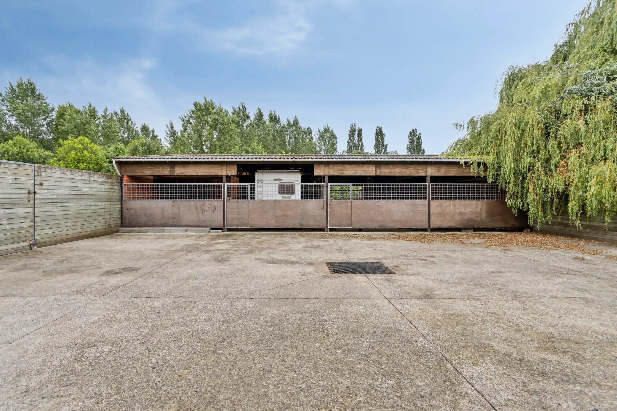 ROESELARE – Unieke villa met bijgebouwen op 4,7 ha foto 32