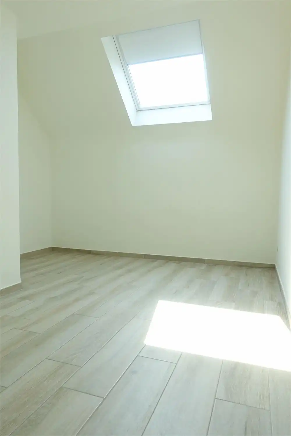 Centraal gelegen appartement met zicht op de vaart ,2 slaapkamers, terras en afgesloten staanplaats. foto 5